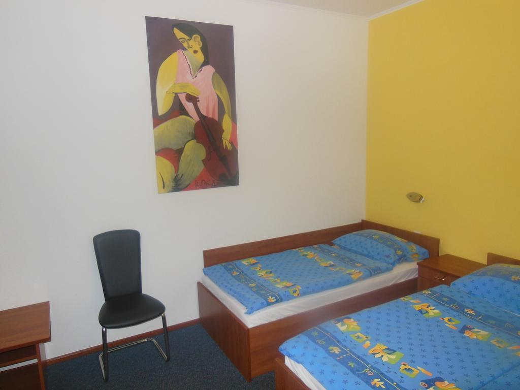 Hotel Pri Belokranjcu Novo Mesto Zimmer foto